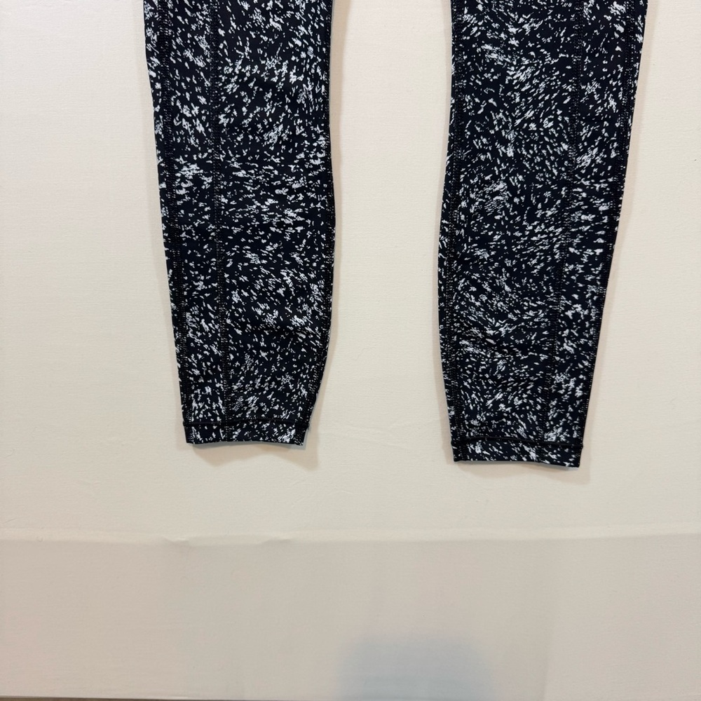Athleta Ultimate Stash 7/8 Leggings XS Black Storm Texture High Rise - Picture 4 of 7